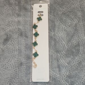 NWT Elegant Green & Gold Tone Clover Bracelet